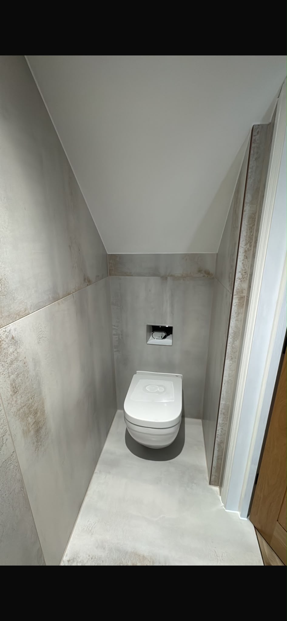 Wall-Hung Modern WC